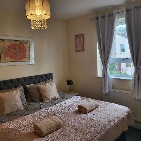 & Cosy Apartment In The Heart Of Stokes Croft Bristol Exterior foto