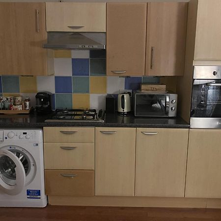 & Cosy Apartment In The Heart Of Stokes Croft Bristol Exterior foto